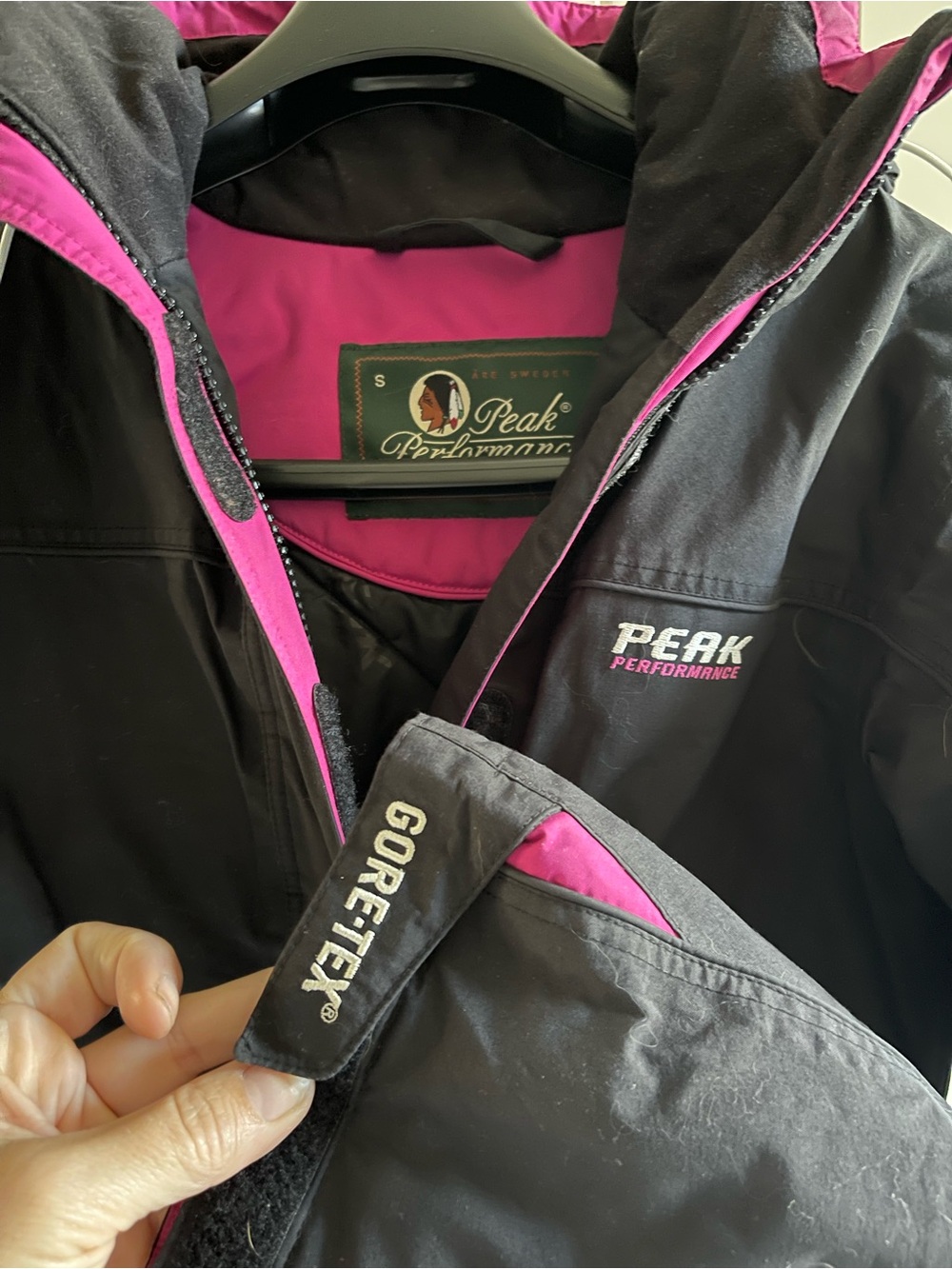 Peak Performance gore-tex Jacket, Small ❄️ - Picture 3 of 4